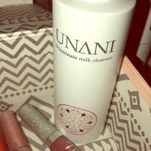✨ UNANI ILLUMINATE MILK CLEANSER✨